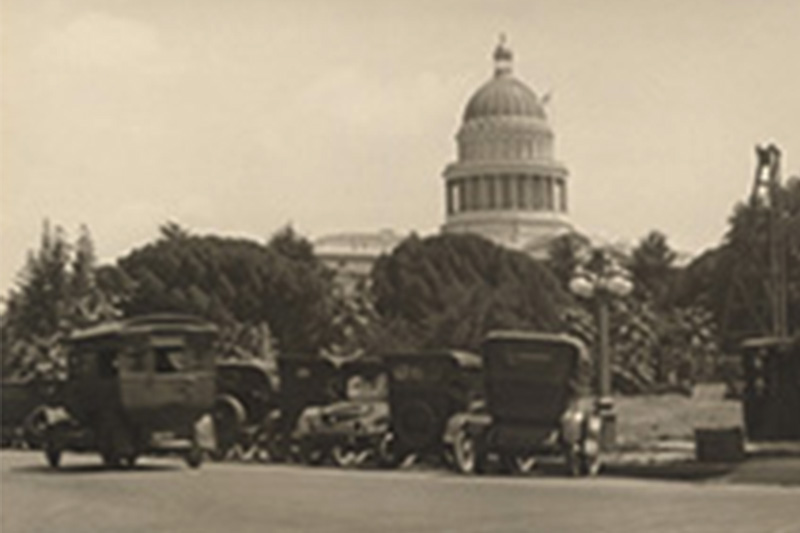 1922 sepia photo of cars in front of the california capitol building